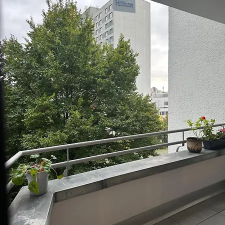 3 Bedroom Near Messe شقة *