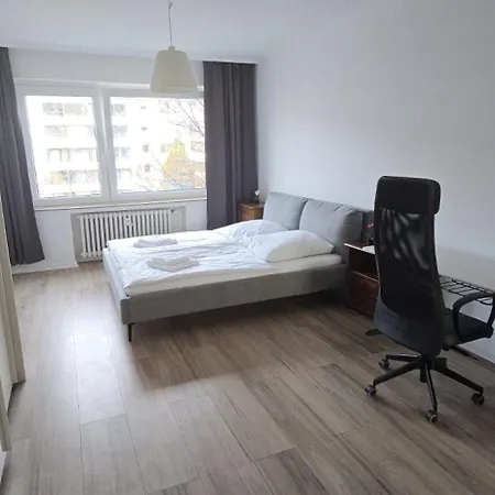 3 Br Near Messe