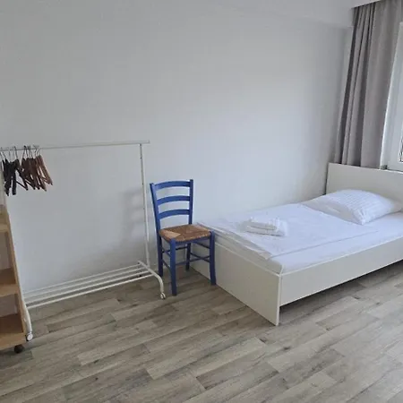 3 Br Near Messe Apartment