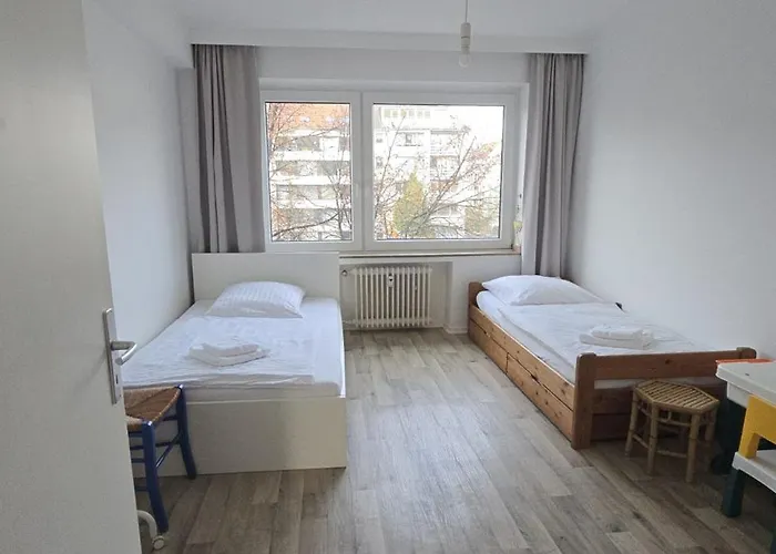 3 Br Near Messe Apartment