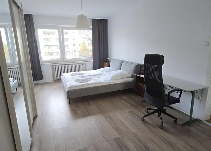 3 Br Near Messe