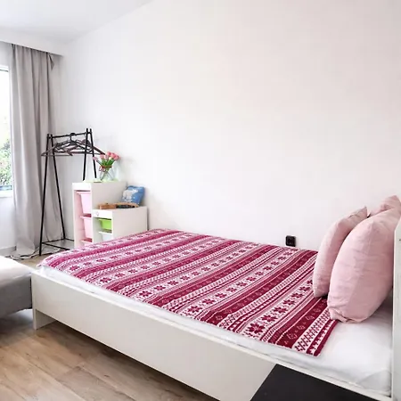 3 Bedroom Near Messe * Düsseldorf